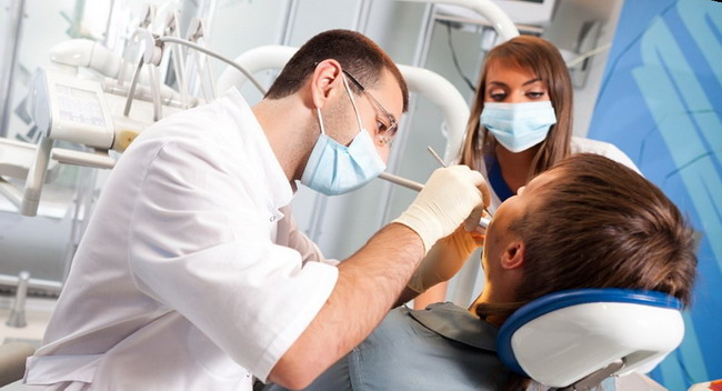 Dantų implantavimas ir protezavimas